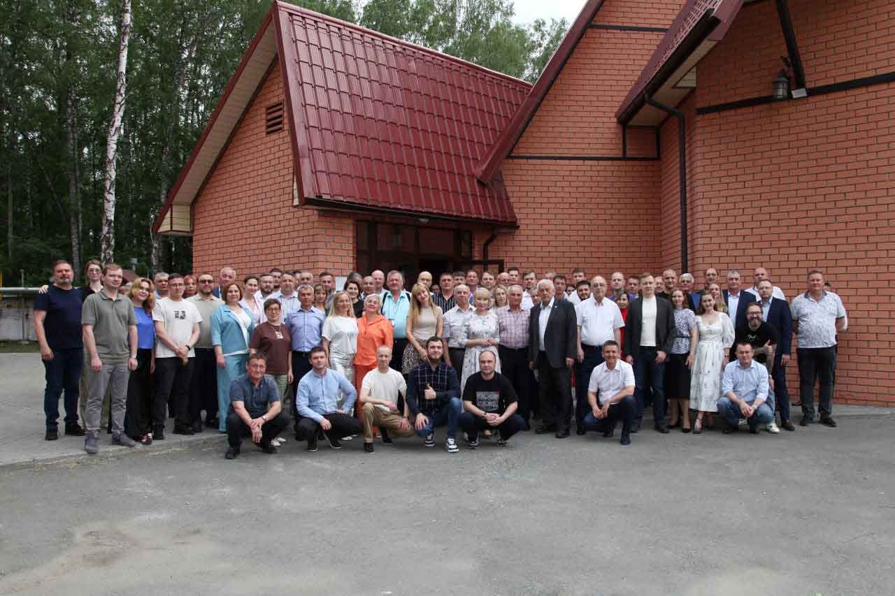 Участники ежегодной встречи дилеров Тюменского аккумуляторного завода в 2026 году